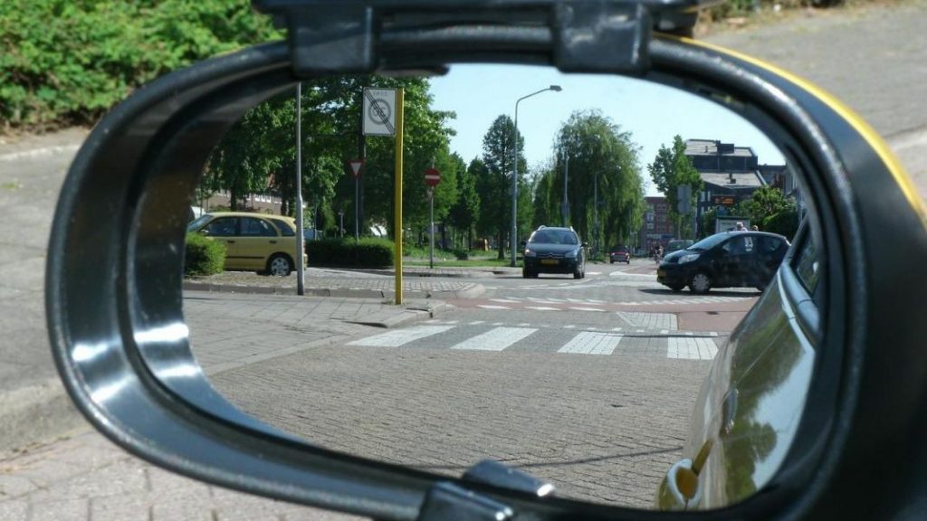DGT: esto que haces siempre te puede costar 500 euros 90 Motor16 dgt