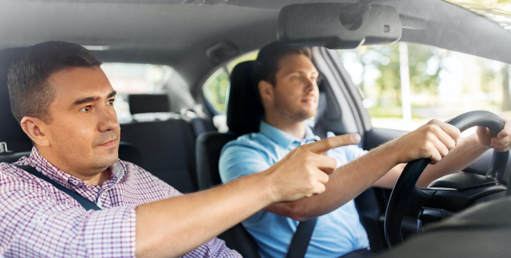 Examinador de la DGT lo ordena, pero el alumno se niega: así fue la insólita escena en un examen práctico 1 Motor16 Fallos en el examen práctico del carné dgt