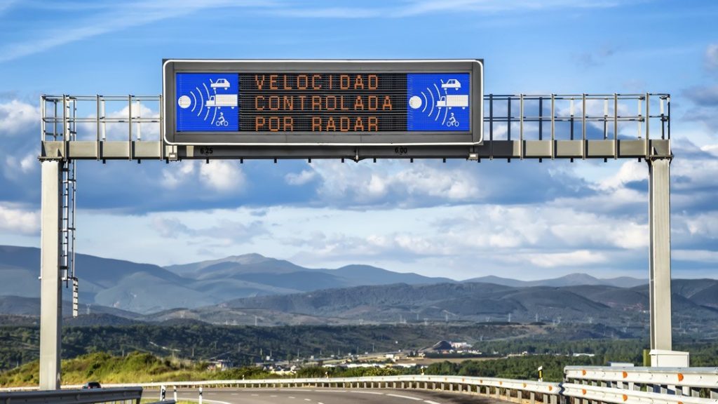Ojo a las novedades en la velocidad a la que saltan los radares de la DGT 70 Motor16 La entidad planea incorporar más radares