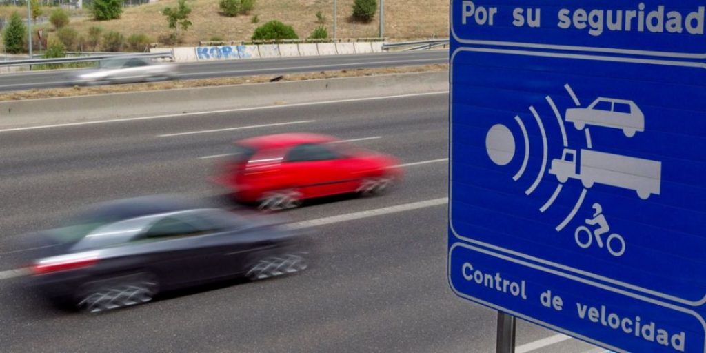 Esto sucede si frenas justo antes de rebasar un radar