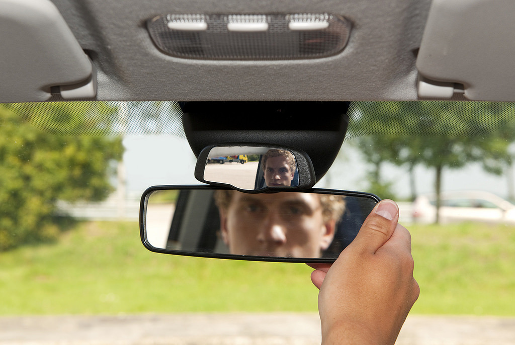 retrovisor-coche-conductor.jpg