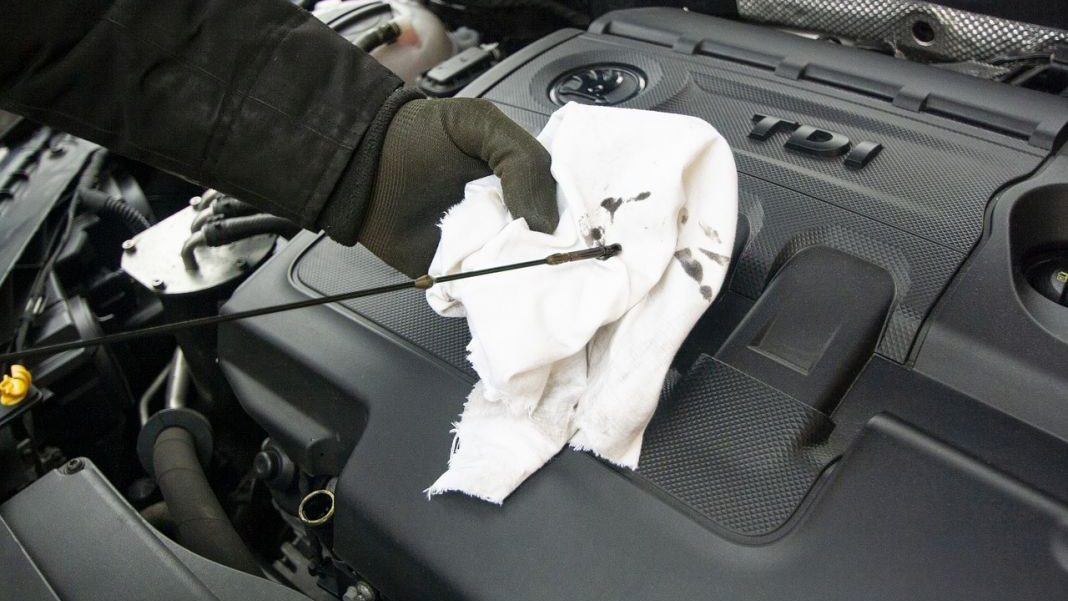 Cómo revisar el nivel de aceite del coche: la guía definitiva 118 Motor16 aceite