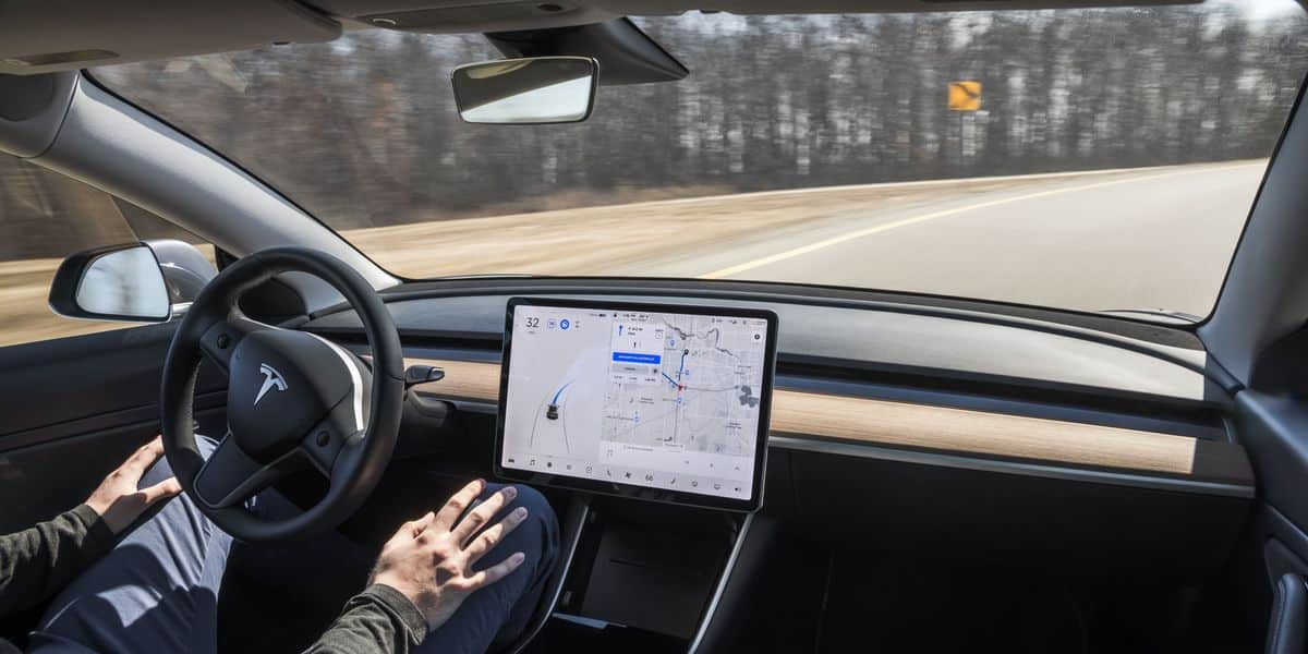 Tesla es la marca más peligrosa en conducción autónoma según la 'DGT'  norteamericana - Motor 16