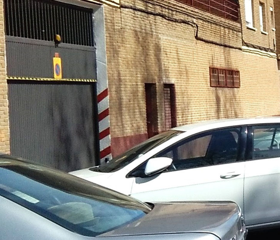 ¿Me pueden multar si aparco en mi propio vado? 1 Motor16 Vado permanente.