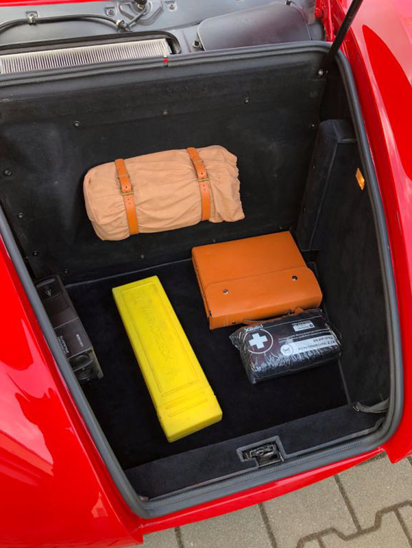 Debajo de este Sbarro hay un Ferrari 360 Módena. Y te está buscando 14 Motor16 2000 Sbarro Alcador 12 Motor16