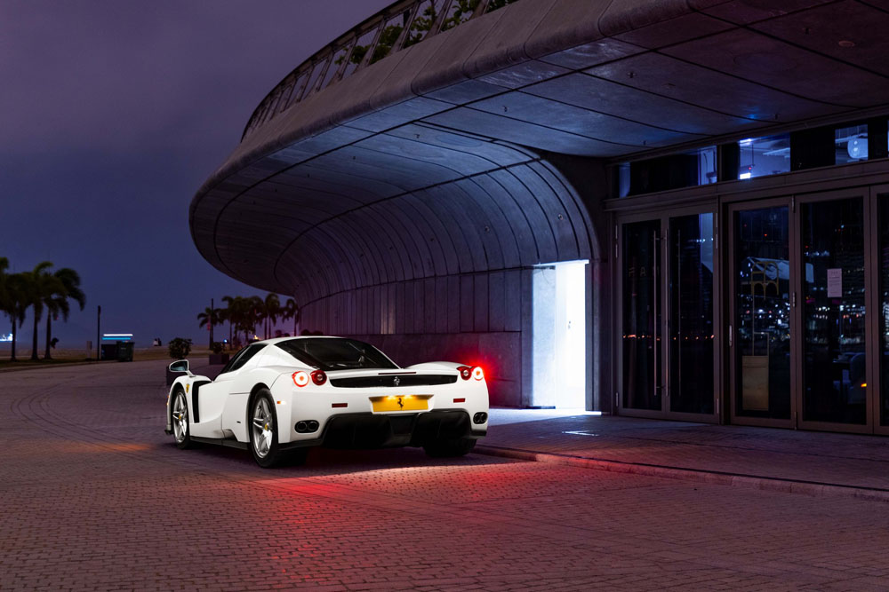 Este Ferrari Enzo es único y de ahí que cueste aún más caro que el resto 12 Motor16 2003 Ferrari Enzo Blanco 4 Motor16