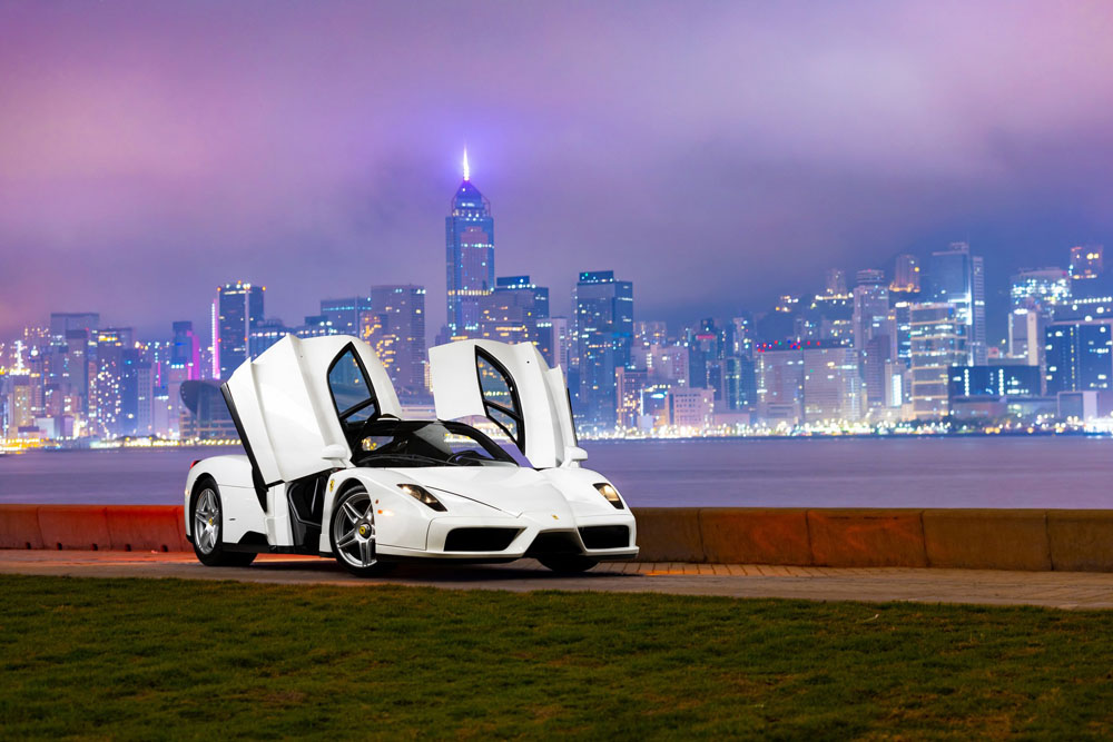 Este Ferrari Enzo es único y de ahí que cueste aún más caro que el resto 6 Motor16 2003 Ferrari Enzo Blanco 8 Motor16