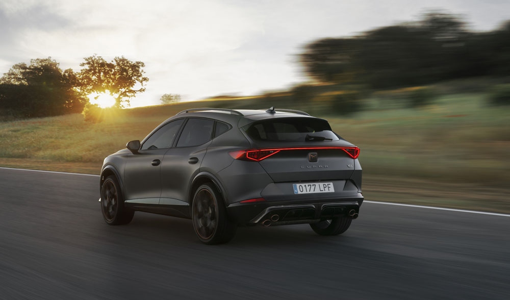 Cupra Formentor VZ5. Imagen movimiento trasera.