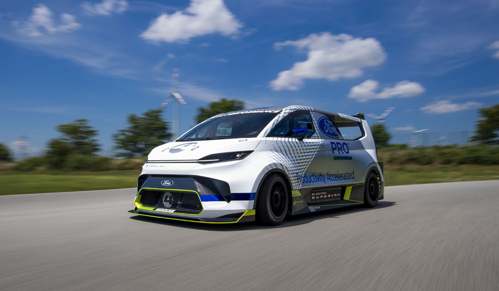 Absolutamente demencial. Este Ford Pro SuperVan tiene 2.000 electrizantes caballos 13 Motor16 2022 FORD E TRANSIT SUPERVAN 1 Motor16