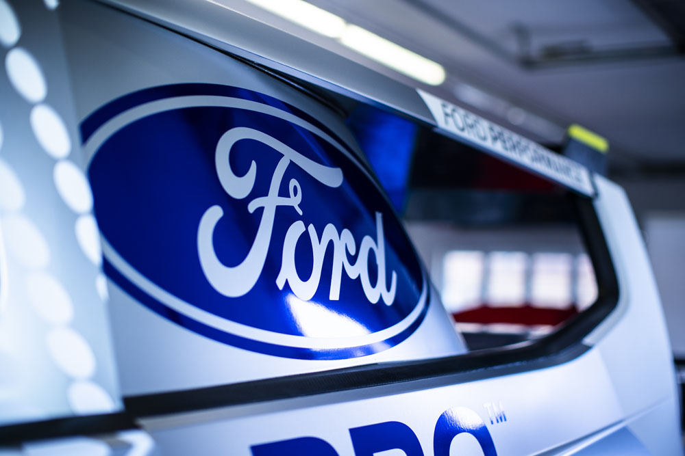 Absolutamente demencial. Este Ford Pro SuperVan tiene 2.000 electrizantes caballos 20 Motor16 2022 FORD E TRANSIT SUPERVAN 3 Motor16