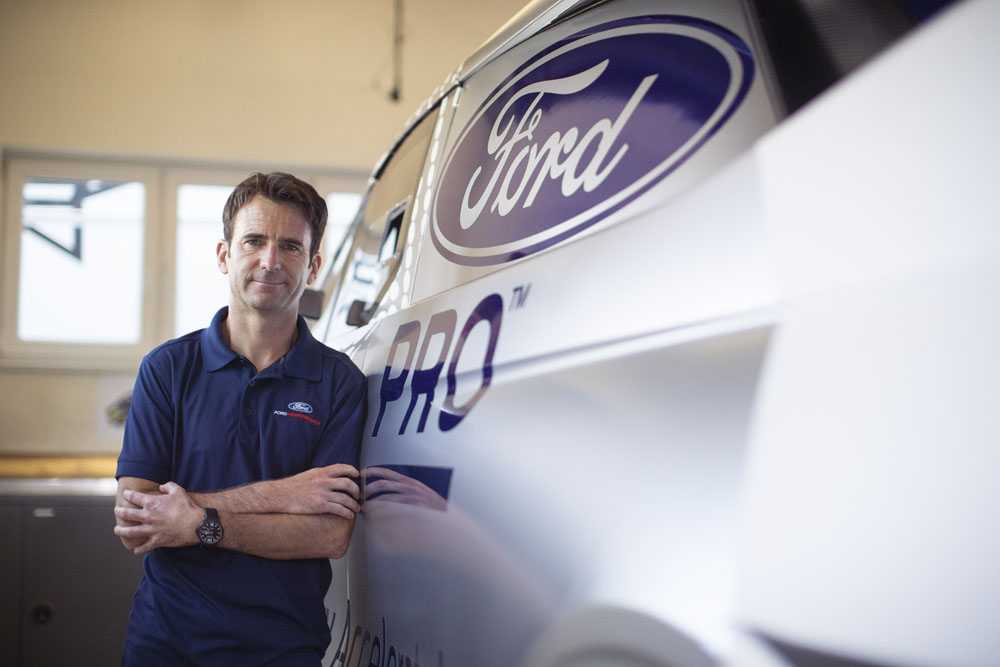 Absolutamente demencial. Este Ford Pro SuperVan tiene 2.000 electrizantes caballos 23 Motor16 2022 FORD E TRANSIT SUPERVAN 9 Motor16