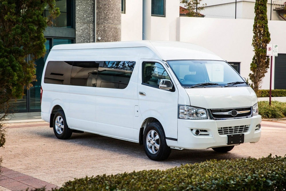 El Toyota HiAce ahora es eléctrico y tiene marca china 5 Motor16 2022 Joylong E6 Electric Bus 1 Motor16