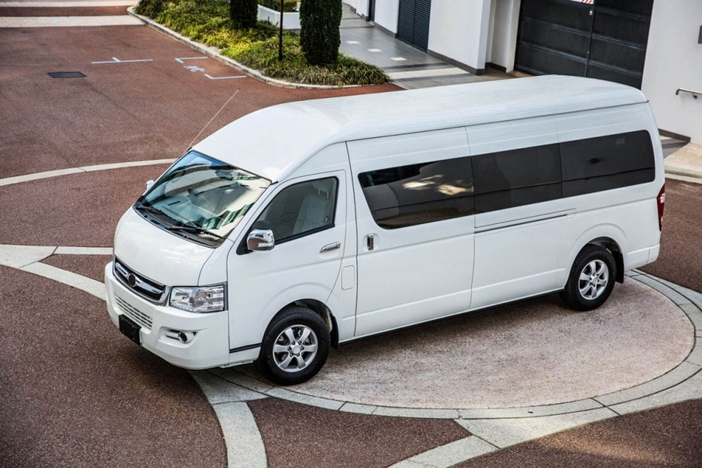 El Toyota HiAce ahora es eléctrico y tiene marca china 6 Motor16 2022 Joylong E6 Electric Bus 2 Motor16