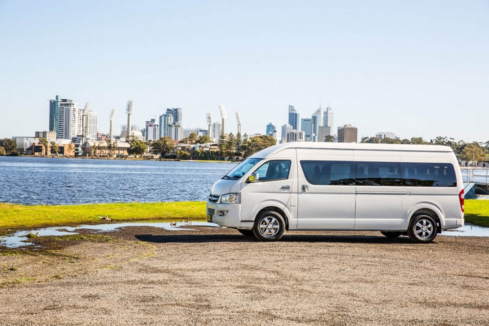 El Toyota HiAce ahora es eléctrico y tiene marca china 11 Motor16 2022 Joylong E6 Electric Bus 7 Motor16