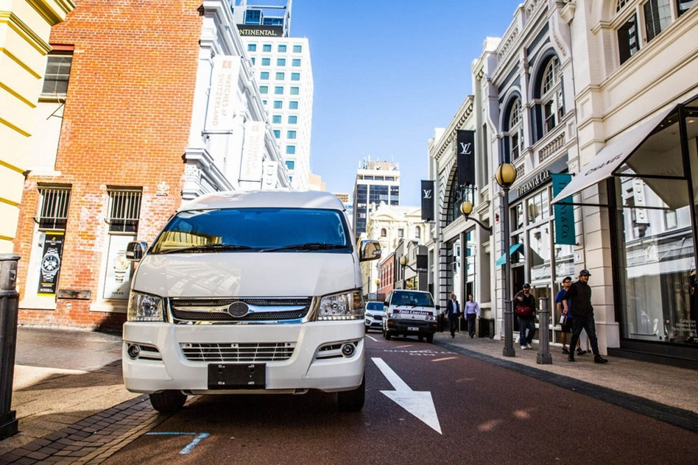 El Toyota HiAce ahora es eléctrico y tiene marca china 12 Motor16 2022 Joylong E6 Electric Bus 8 Motor16