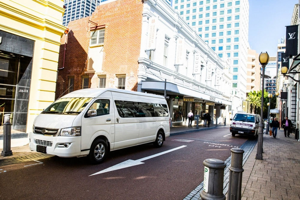 El Toyota HiAce ahora es eléctrico y tiene marca china 13 Motor16 2022 Joylong E6 Electric Bus 9 Motor16