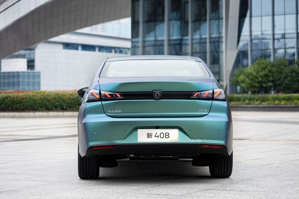 Peugeot 408 Sedán 2022. Imagen trasera.