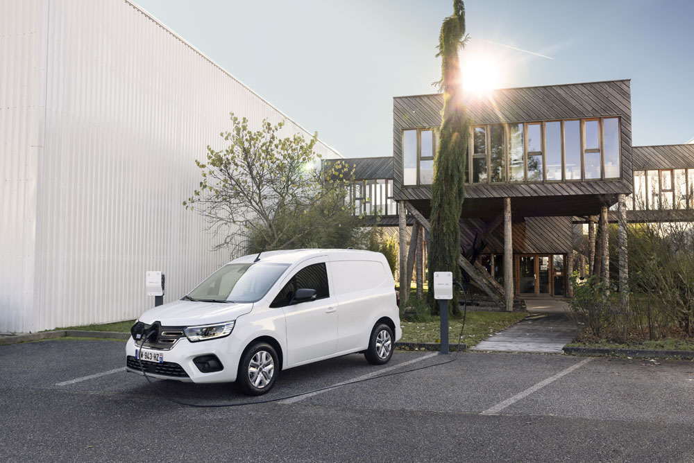 Más de 40.000 euros cuesta el nuevo Renault Kangoo Furgón eléctrico 4 Motor16 Renault Kangoo Furgón E-Tech. Imagen estática cargando.