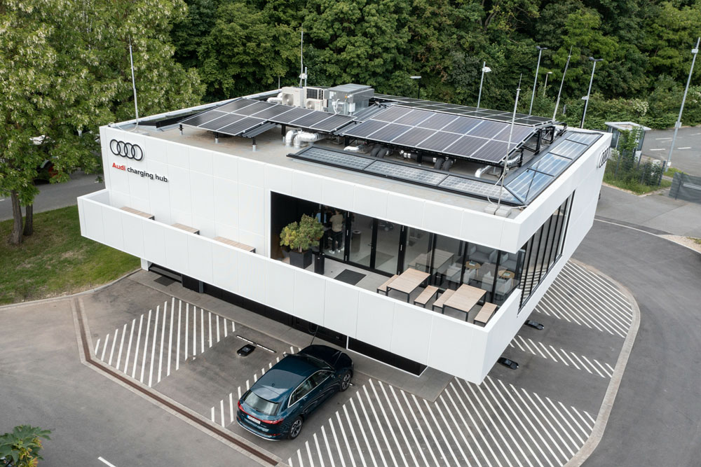 Audi charging hub. Cargar así tu eléctrico sí que es premium 7 Motor16 2022 audi charging hub nuremberg 39 Motor16