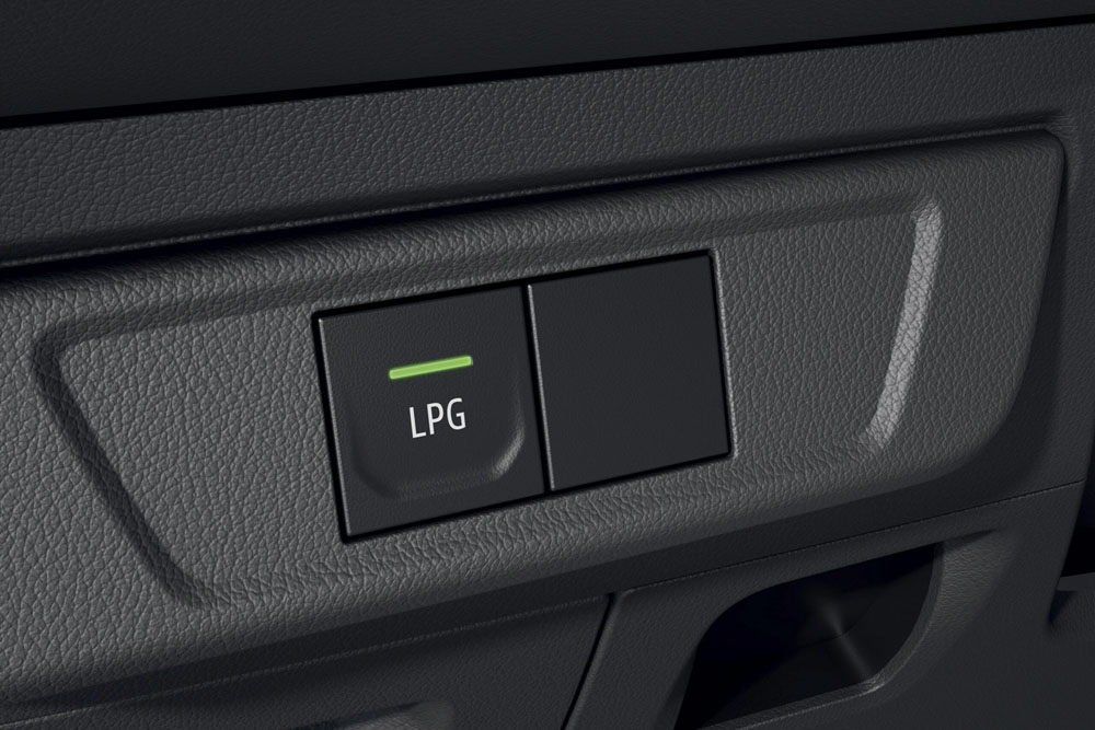Dacia deja de vender sus eficientes modelos de GLP 3 Motor16 Dacia Sandero ECO-G. Imagen detalle botón GLP.