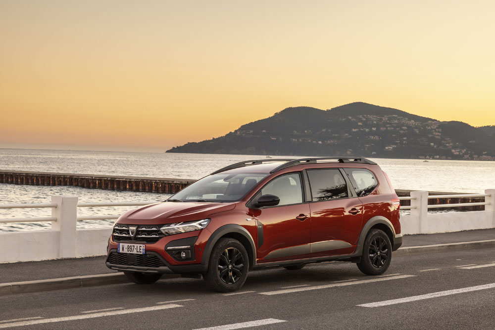 Dacia Jogger: el primer híbrido eléctrico de la firma rumana 2 Motor16 Dacia Jogger. Imagen movimiento.