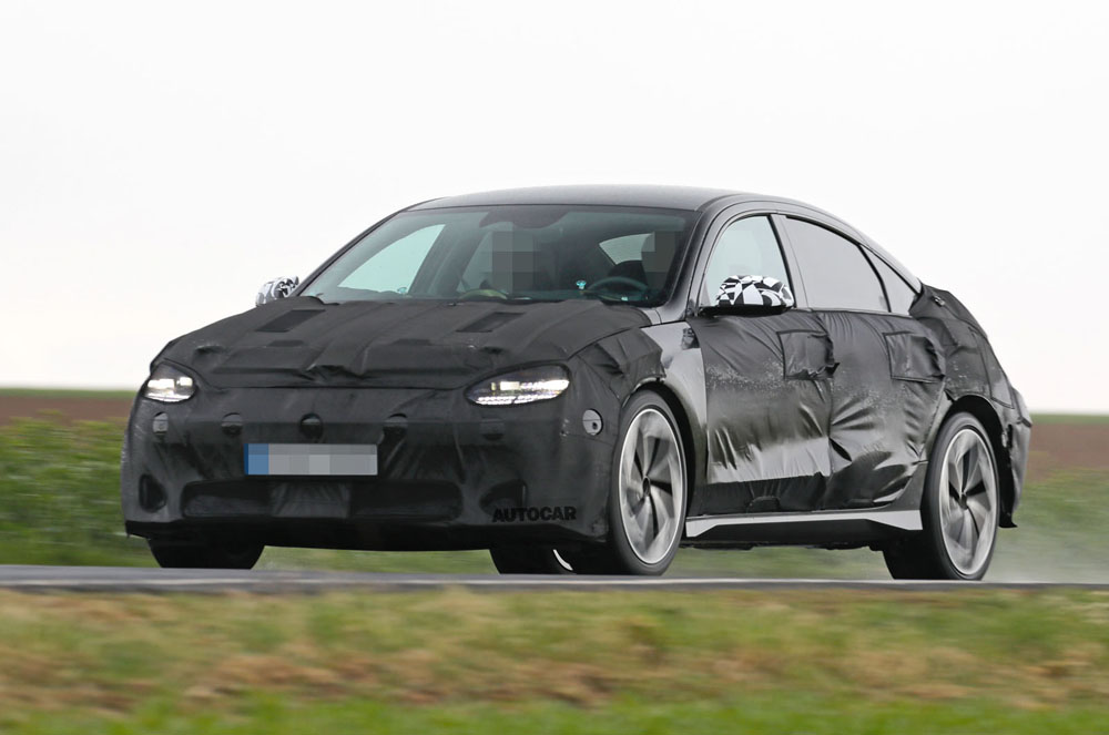 Hyundai Ioniq 6. Imagen movimiento camuflado.