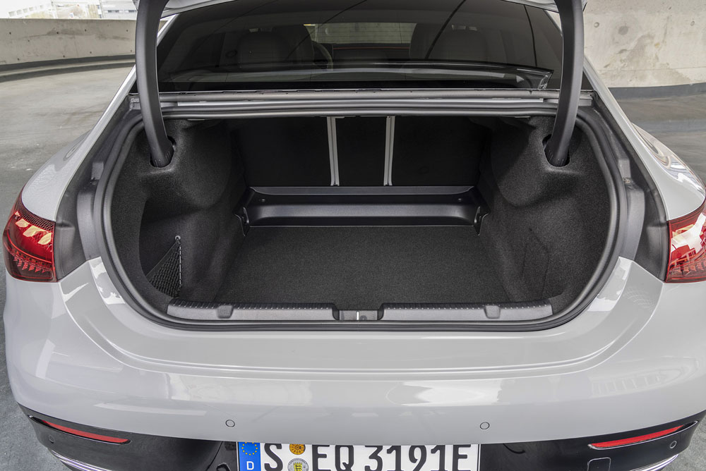 Mercedes-Benz EQE 350+. Imagen maletero.