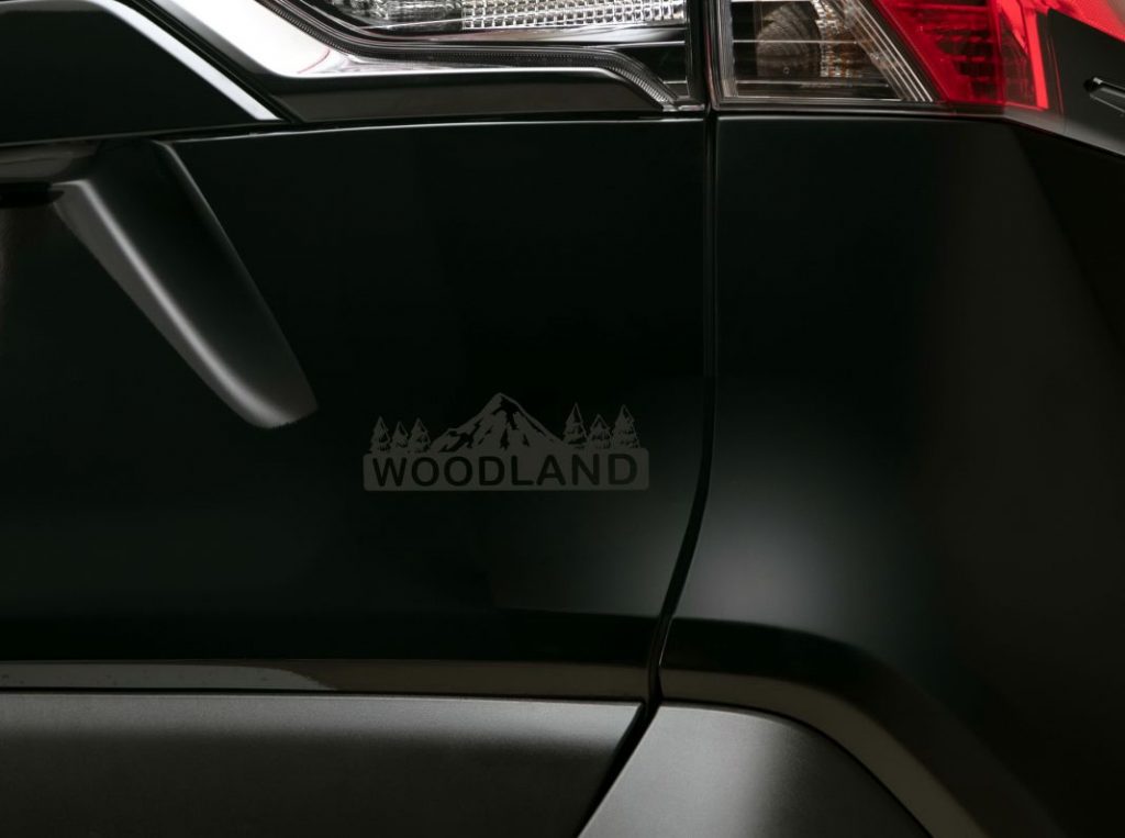 Toyota RAV4 Woodland Edition. Imagen detalle emblema trasero.