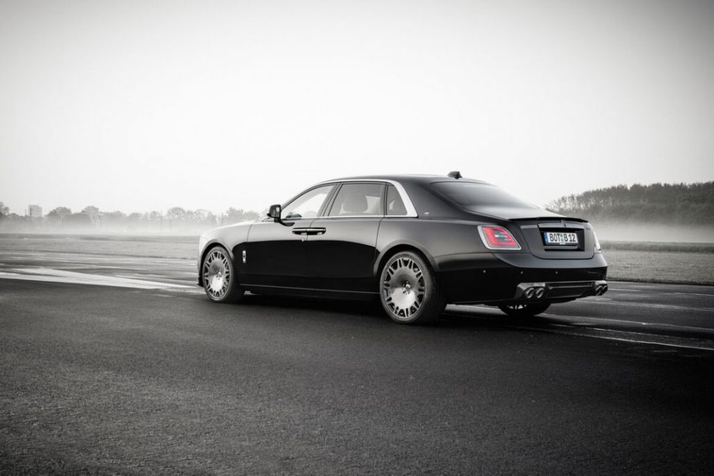 Brabus 700 Rolls-Royce Ghost. Un auténtico icono del lujo 4 Motor16 BRABUS 700 based on Rolls Royce Ghost Extended Outdoor klein 3 1170x780 1 Motor16