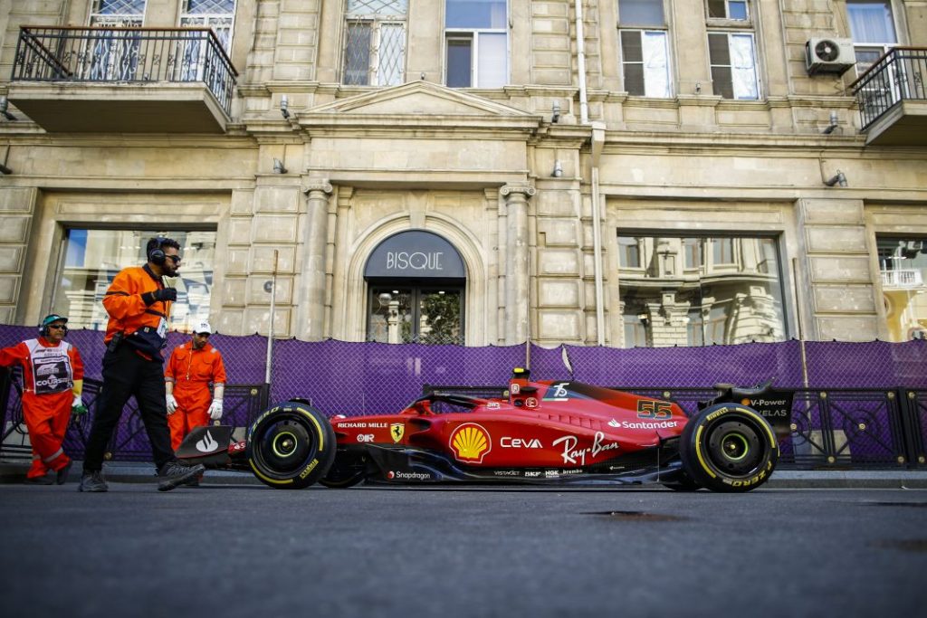Red Bull golea a un Ferrari que marca en propio meta 1 Motor16 Carlos Sainz en el GP de Azerbaiyán de F-1 2022.