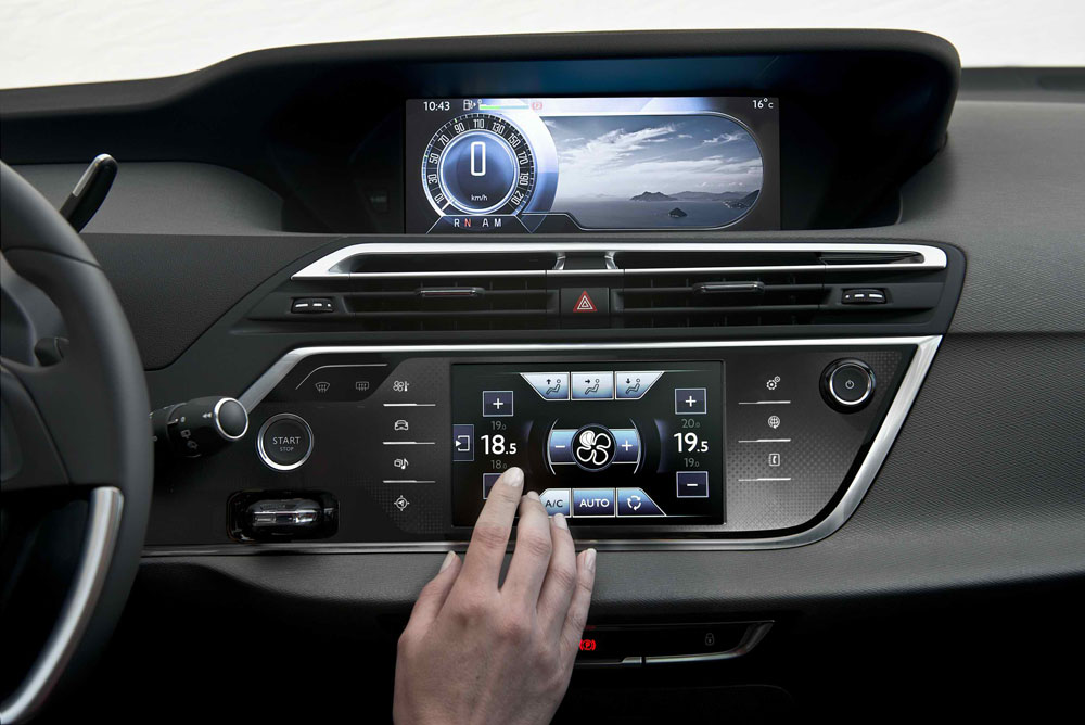Consejos de la DGT para viajar en verano 78 Motor16 Climatizar el interior del coche.