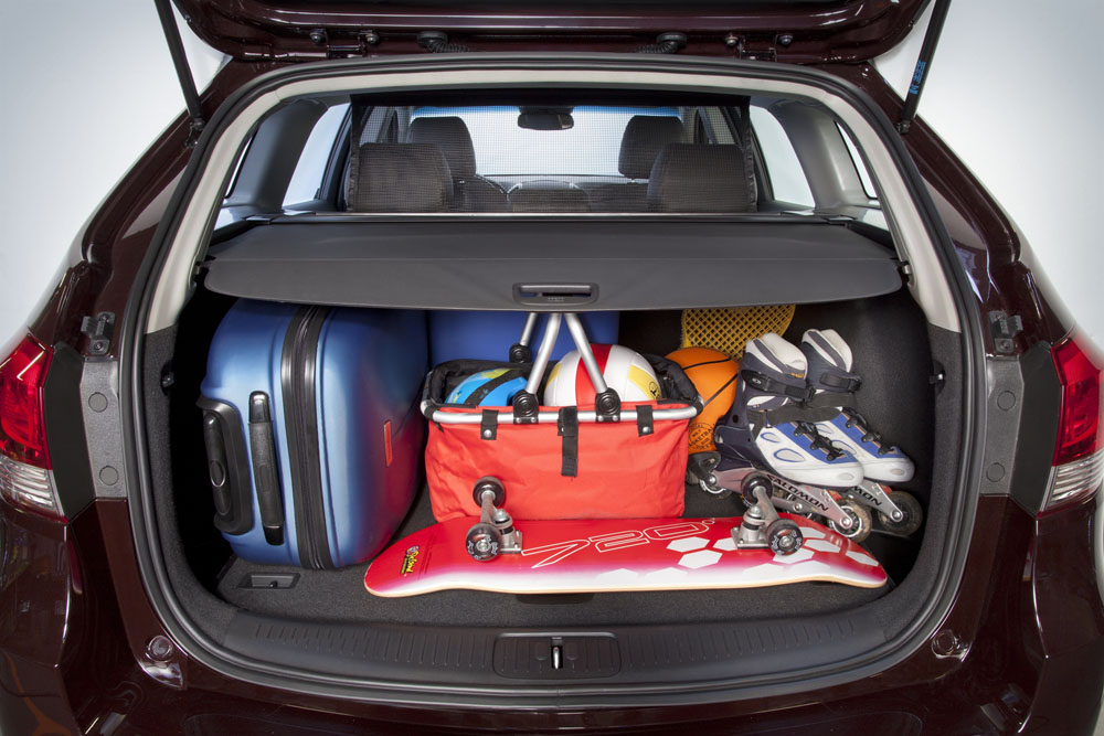 Consejos de la DGT para viajar en verano 4 Motor16 Maletero del coche con equipaje.