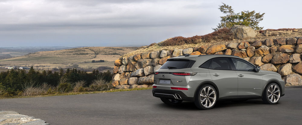DS 7: 18 versiones para elegir desde 42.800 euros 1 Motor16 DS 7. Imagen estática trasera.