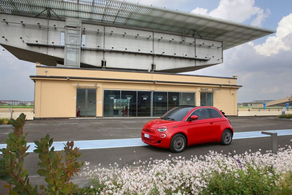 ¿Tienes un Fiat 500e y quieres conducir en circuito? Apúntate a los lunes de Lingotto 3 Motor16 Fiat 500 Lingotto