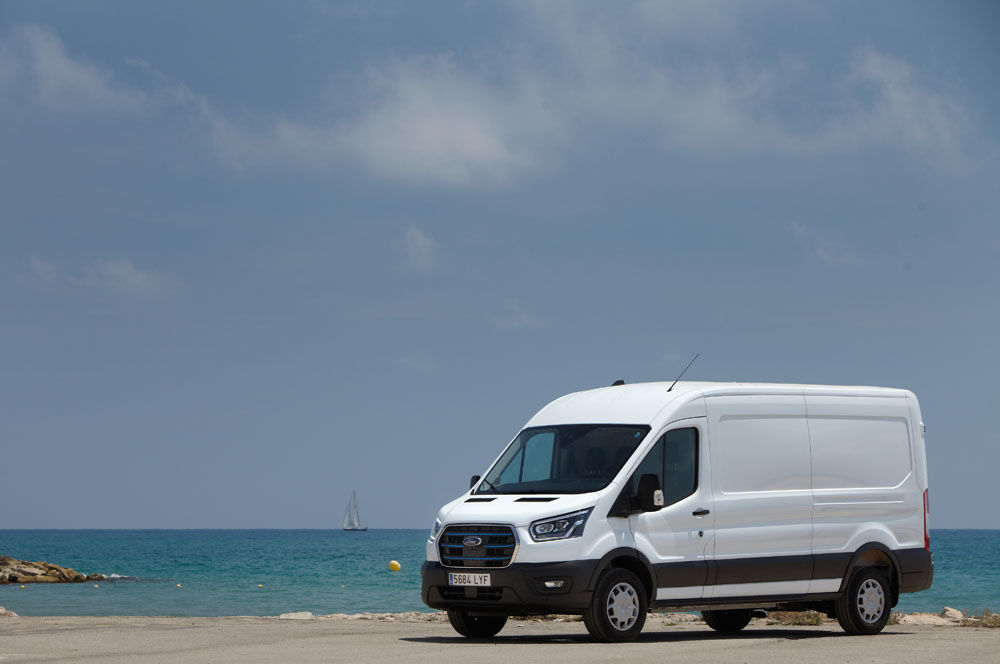 Ford E-Transit: ¿compensa pagar el doble? 16 Motor16 Ford E Transit 28 Motor16