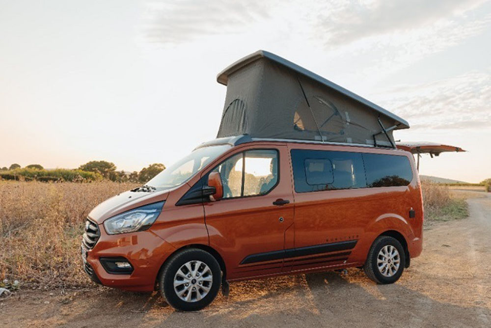 Si no tienes una furgoneta camper o una autocaravana no sufras: Aquí tienes dos soluciones de ‘quita y pon’, y mucho más baratas 158 Motor16 camper