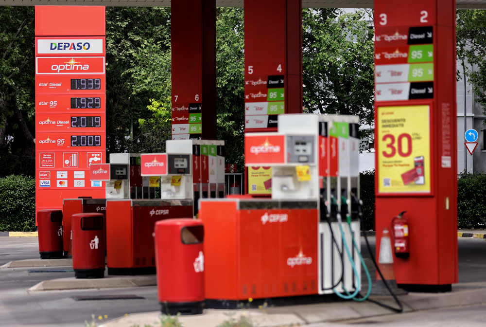 El precio de la gasolina varía entre las estaciones oficiales y las 'low cost'.