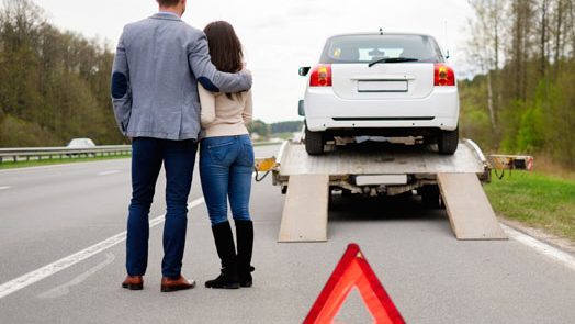 No empujes nunca un coche que está sin batería: este es el motivo 116 Motor16 Grúa carretera
