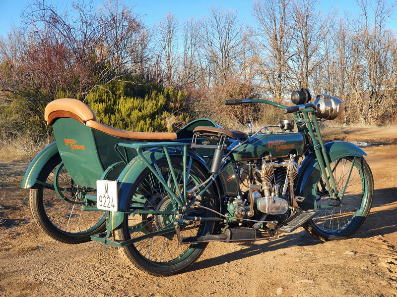 52 coches centenarios se van de rally 7 Motor16 HARLEY Motor16