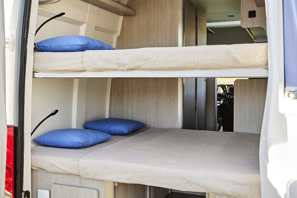 Iveco Daily Camper, mejoras en esta segunda vivienda 1 Motor16 Camas del Iveco Daily Camper.