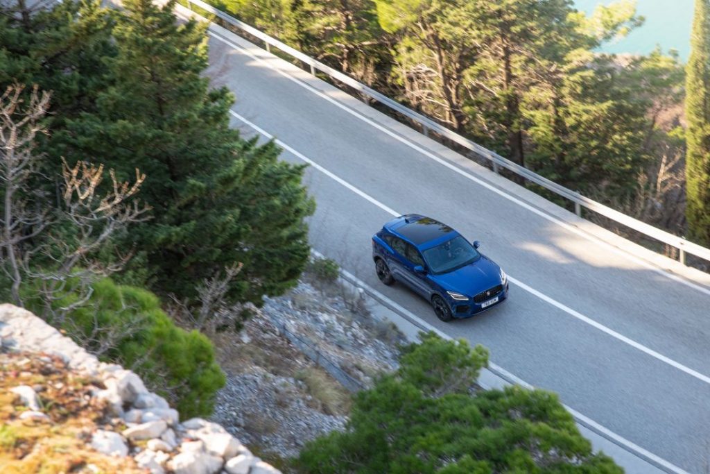 El coche más barato de cada marca de lujo 5 Motor16 Jaguar E Pace 2 Motor16