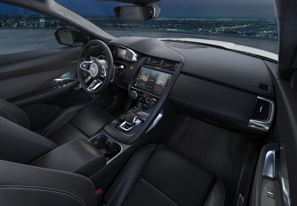 El coche más barato de cada marca de lujo 3 Motor16 Jaguar E Pace 6 Motor16