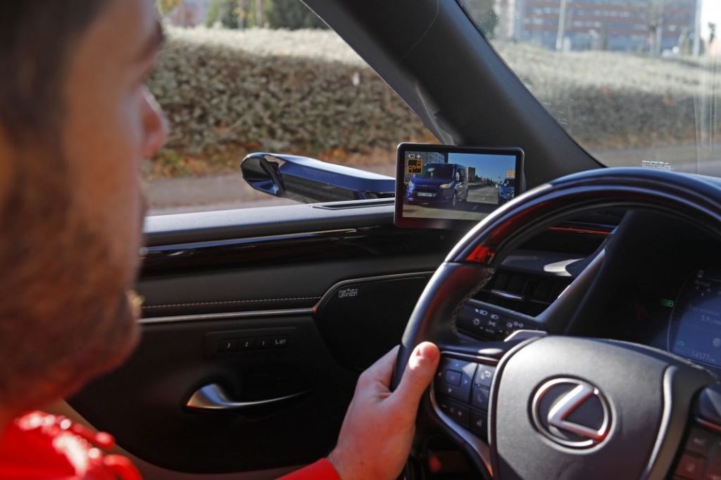 Así funciona el retrovisor digital con cámara del nuevo Lexus ES 300h 1 Motor16 LEXUS ES 300h Motor16