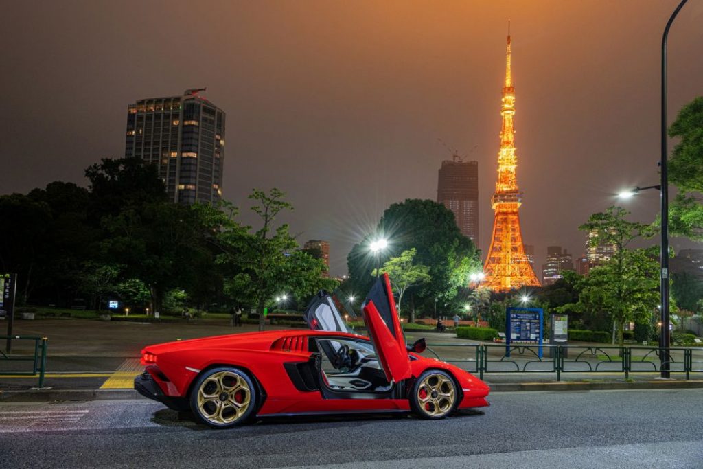 Lamborghini Countach LPI 800-4: ni esta joya se libra de los problemas 1 Motor16 Lamborghini Countach LPI 800-4. Imagen estática perfil.