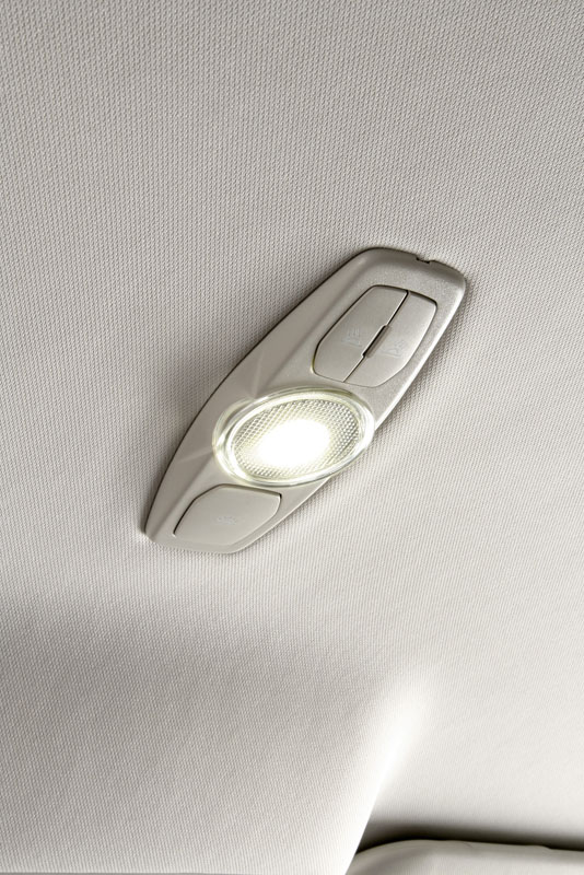La multa por circular con la luz interior del coche encendida 74 Motor16 Luz de cortesía.