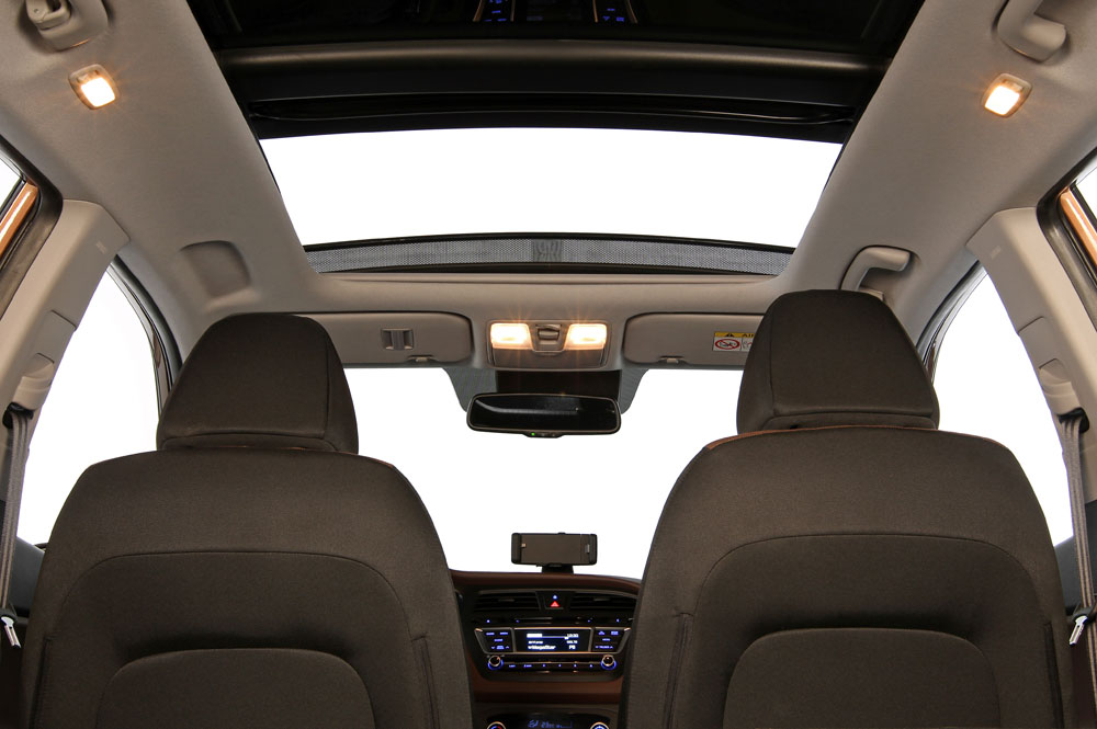 La multa por circular con la luz interior del coche encendida 71 Motor16 Luz de cortesía.