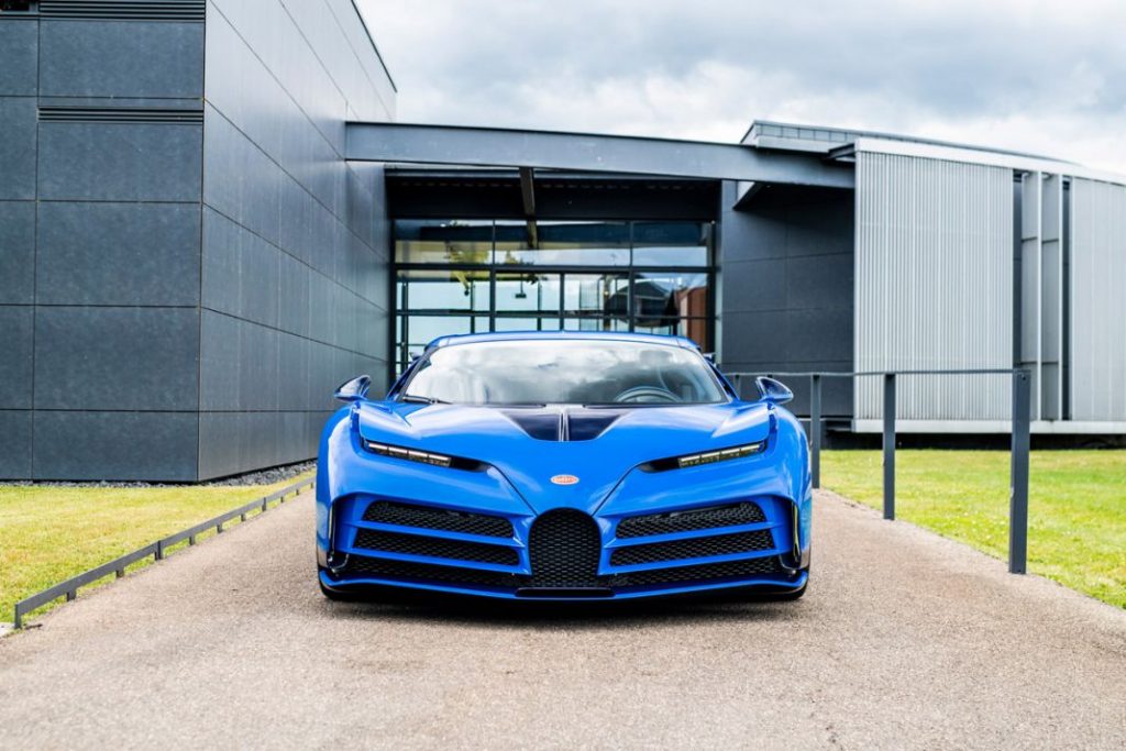 Bugatti entrega el primer Centodieci. Ya solo quedan nueve, a razón de 8 millones de euros la unidad 2 Motor16 Primer Bugatti Centodieci 3 Motor16