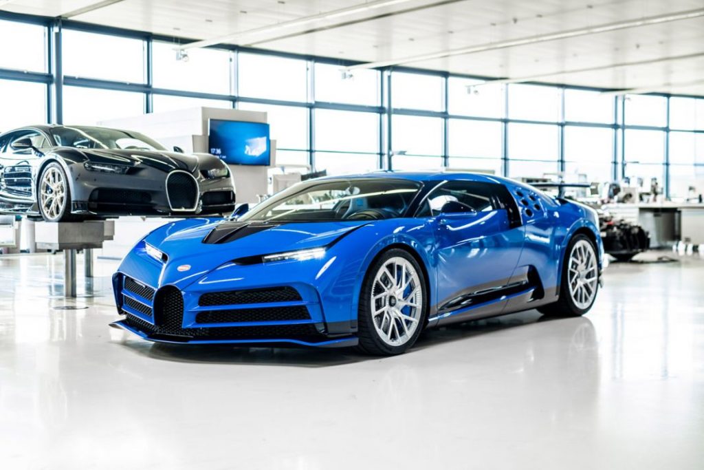 Bugatti entrega el primer Centodieci. Ya solo quedan nueve, a razón de 8 millones de euros la unidad 16 Motor16 Primer Bugatti Centodieci 6 1 Motor16