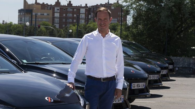 El parasol: ¿Cuántos grados de temperatura baja al interior del coche? 71 Motor16 parasol