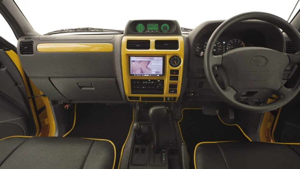 ¿Quieres que tu Toyota Land Cruiser se parezca al original? 1 Motor16 Renoca Color Bomb Toyota Land Cruiser Prado 2 Motor16